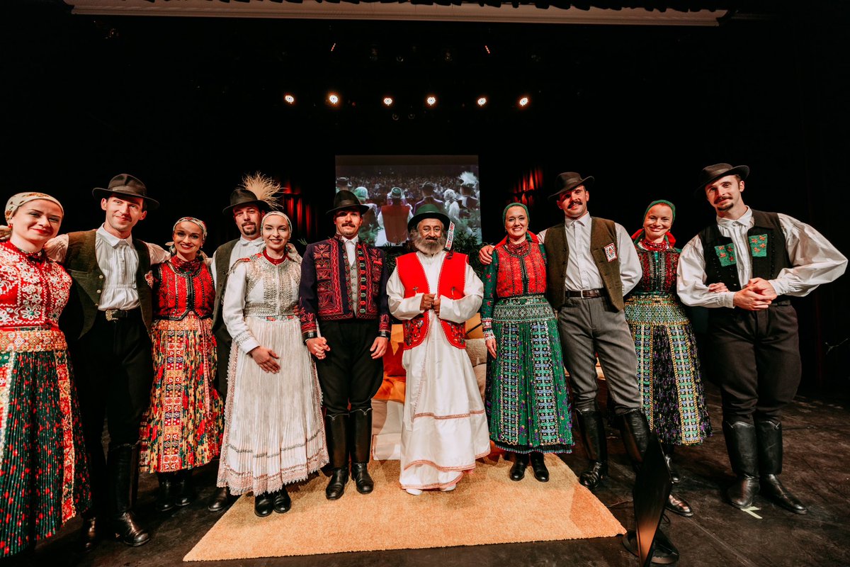 Gurudev Sri Sri Ravi Shankar tweet media