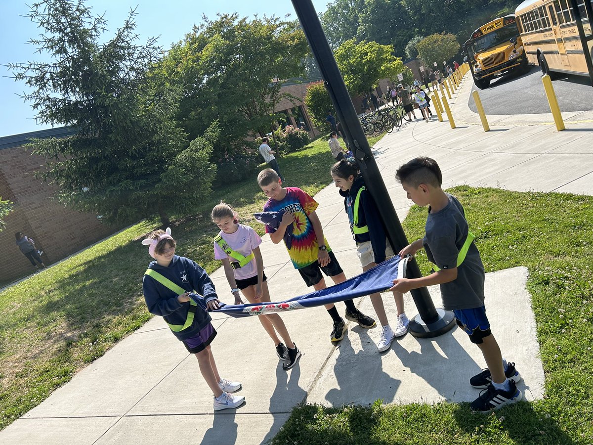 Learning by Doing! Our experienced patrols are currently training new patrols for next year to prepare them for these important student leadership roles. 🦅 @TanyaSiwik <a href="/DanaChenFCPS/">Dana Chen</a>