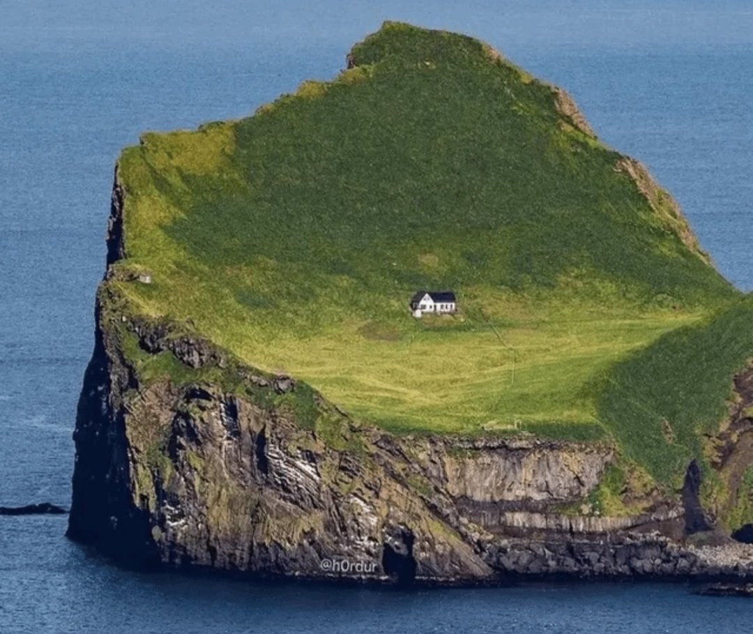 If I lived here I'd be booting a football up that hill and letting it roll back down to me. All day. Just clouting it. Leathering it up that hill