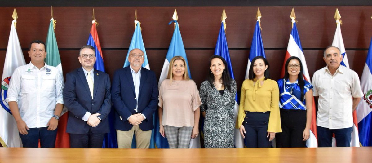OIRSA (@oirsaoficial) on Twitter photo #ElSalvador | La Dirección Ejecutiva del #OIRSA sostuvo reunión de trabajo con las funcionarias del <a href="/el_BID/">Banco Interamericano de Desarrollo</a>, Lina Salazar y Ana Elsy Cabrera; la misma fue en seguimiento al desarrollo del proyecto de Vigilancia a Musáceas (VIGIMUSA) 🍌 #ElSalvador | La Dirección Ejecutiva del #OIRSA sostuvo reunión de trabajo con las funcionarias del <a href="/el_BID/">Banco Interamericano de Desarrollo</a>, Lina Salazar y Ana Elsy Cabrera; la misma fue en seguimiento al desarrollo del proyecto de Vigilancia a Musáceas (VIGIMUSA) 🍌