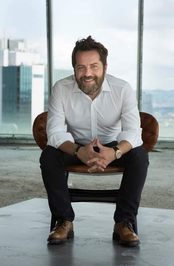 Erden Timur, hepsine pabucu ters giydirdi. Ali Koç, Türkiye'nin en zengin adamlarından... Bu işlerin parayla olmayacağını göstermiş oldu."