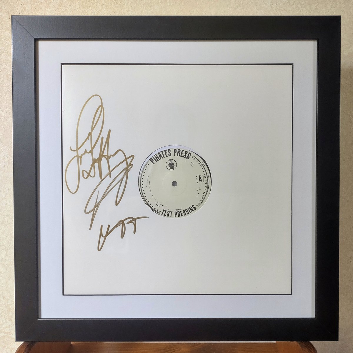 Deko Entertainment is excited to bring you exclusive framed signed test pressings from Tiffany and her latest release “Shadows”. 

dekoentertainment.com/test-pressing

#DekoEntertainment #ExclusiveOffer #LimitedEdition #SignedTestPressing #FramedCollectible #OneOfAKind #TiffanyShadows
