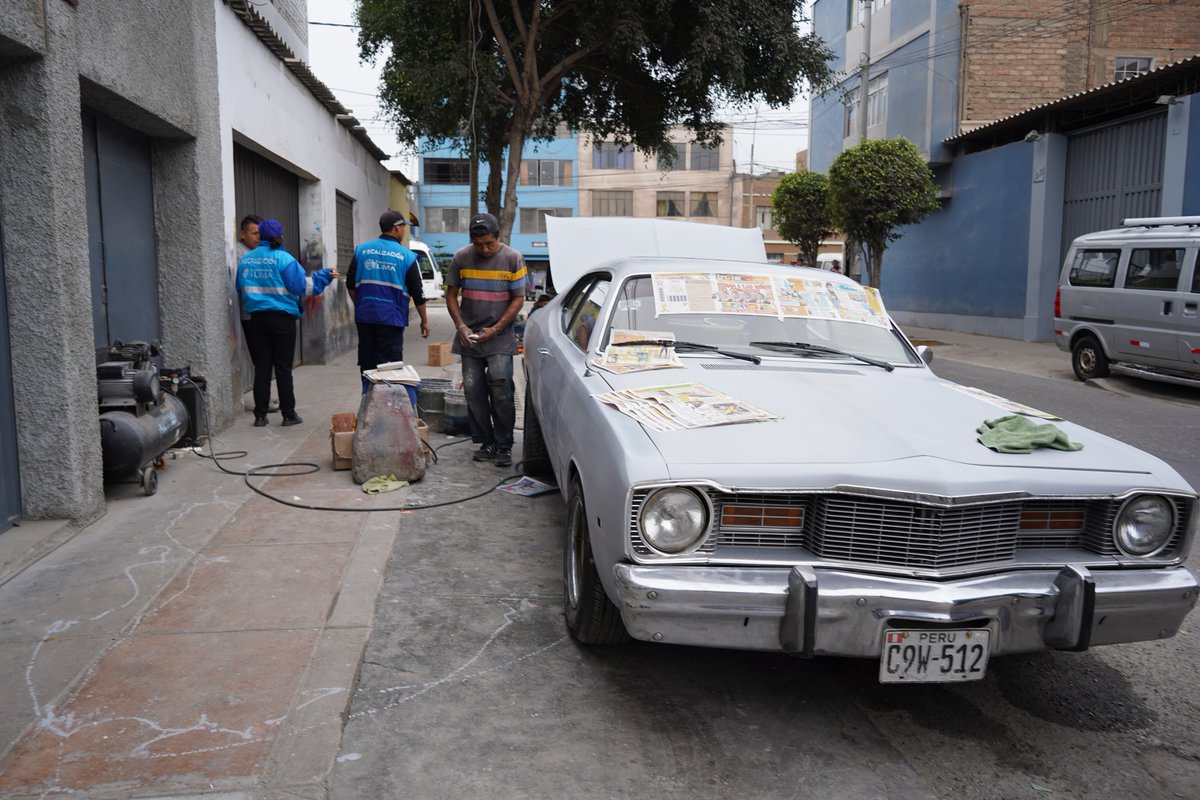 FiscaMuniLima's tweet photo. 🚨Clausuramos y multamos con 1 UIT (S/4,950.00) un local ubicado en el jirón Miguel Ríos 1648, donde se evidenció la venta de artículos automovilísticos sin contar con licencia de funcionamiento. https://t.co/oxXqQH8G1i