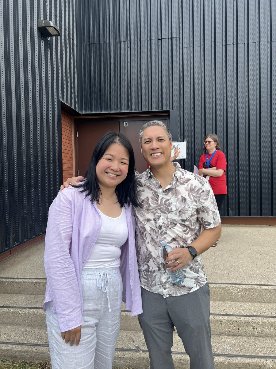DTChau's tweet image. Wow how time flies! Bumped into my former (and among my favourites) elementary &amp;amp; junior high teachers at the #WSDPowWow! Feels like yesterday, I was in their classes! 🥹💞