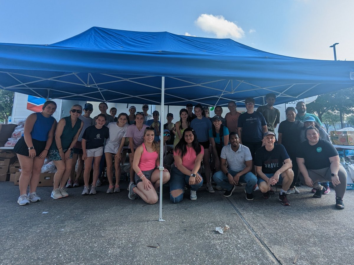 Thanks NCL, @Starbucks partners & community members for enabling @SBFDCenter to serve 153 families at our 1st @HoustonFoodBank pantry on a 1st Thursday! That helps feed 730+ people! Thanks for supporting this program, @SpringBranchMD! #helpie
Next pantry is Thurs., June 20 8:30am