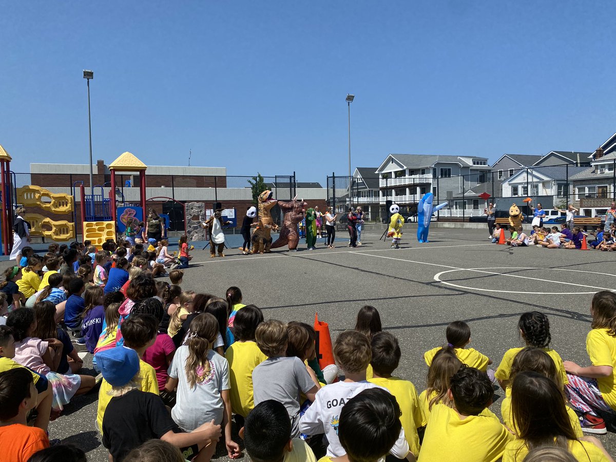 After our field trip today we were so lucky to have a DANCE assembly AND our field day PEP RALLY!! Go Blue 💙Go Gold💛 A day filled with fun and learning @WestSchoolLBNY #westisbest
