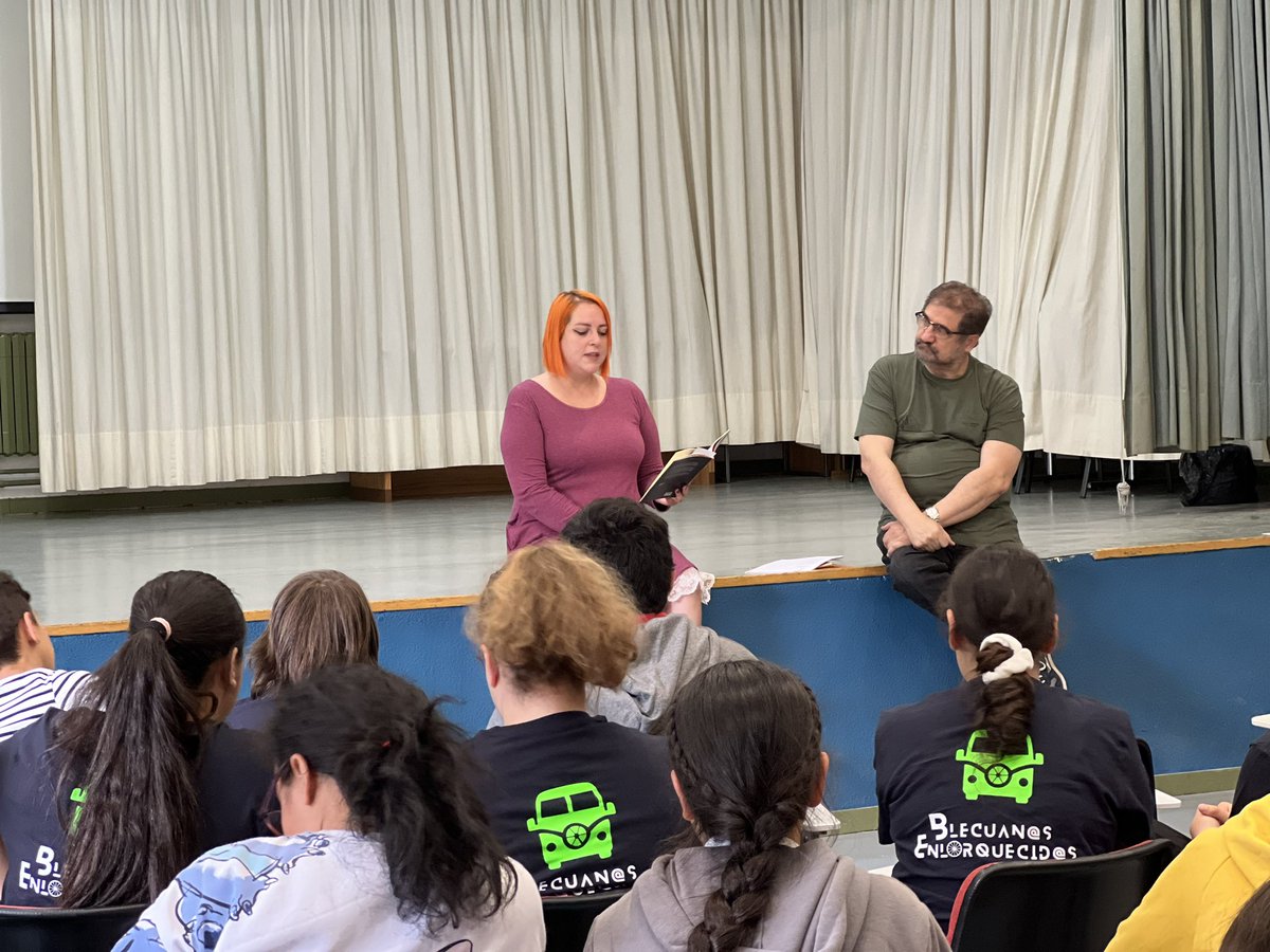 La poesía brota en el Blecua gracias al #FIPAR que ha seleccionado a nuestro alumnado de #1eso para compartir un encuentro entre pormas, versos y canciones. ¿Sabes que pronto presentan libro? 🔝🔝 <a href="/InnovaEducAr/">InnovaEducAr</a> <a href="/PoesIaxrallevar/">Poesía para llevar</a> <a href="/C_Comunicativa/">COMPETENCIA COMUNICATIVA</a>