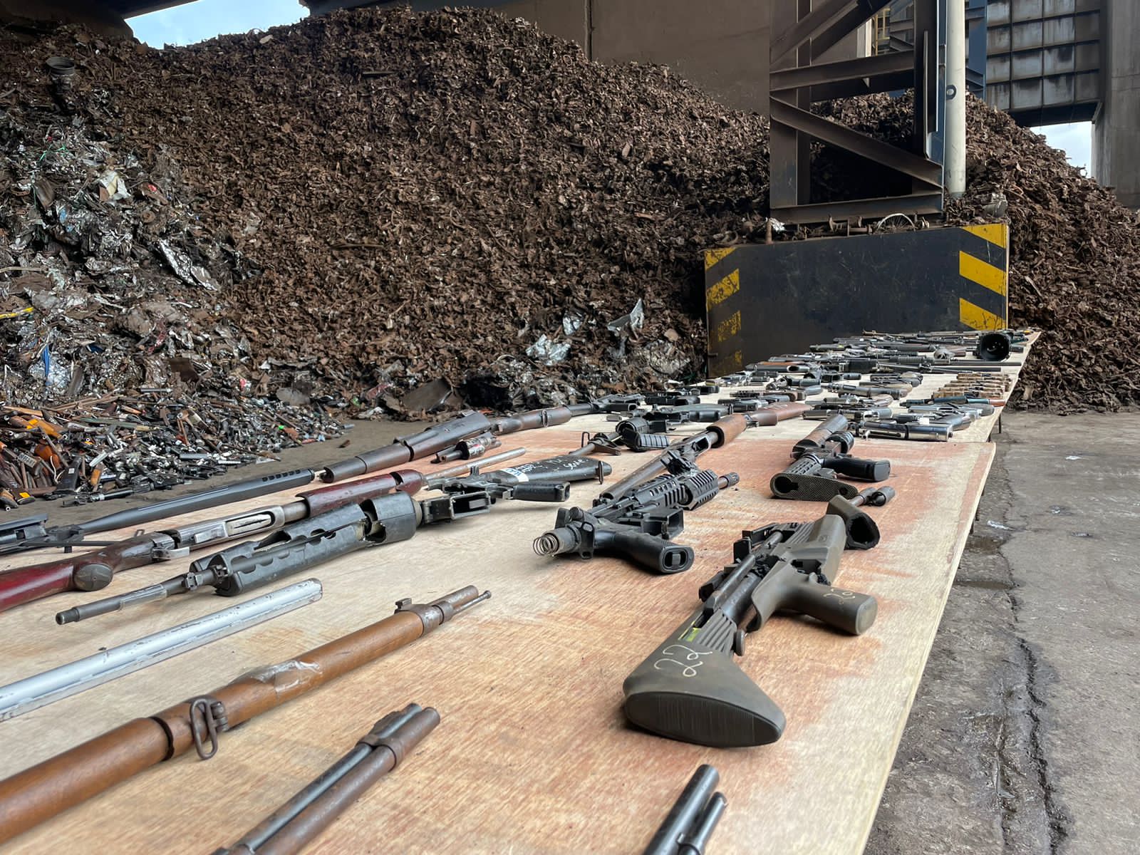 httpspbstwimgcommediaFxkTEaeXoAInizCformatjpgnamelarge