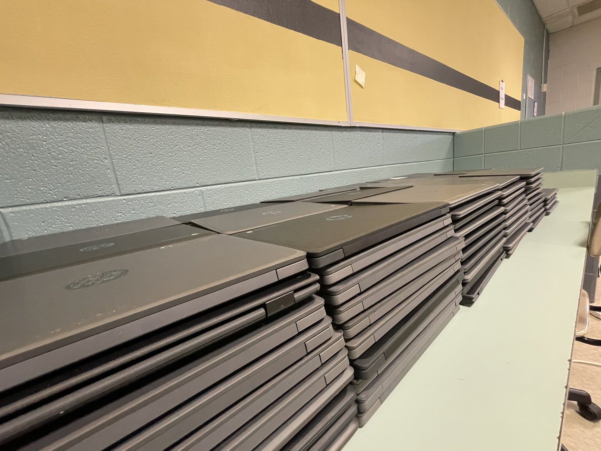 MsMarcumBGISD's tweet image. Woah! Over 900 Chromebooks checked in just 3 days! 🙌🏼 Every inch, feature, &amp;amp; function of these #bgjhs devices has been cleaned &amp;amp; tested! Now, on to repairs 👨🏽‍🔧- stay tuned! #TechCrossFit #bgisd