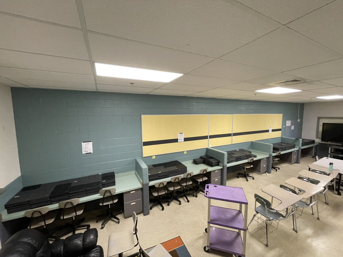 MsMarcumBGISD's tweet image. Woah! Over 900 Chromebooks checked in just 3 days! 🙌🏼 Every inch, feature, &amp;amp; function of these #bgjhs devices has been cleaned &amp;amp; tested! Now, on to repairs 👨🏽‍🔧- stay tuned! #TechCrossFit #bgisd