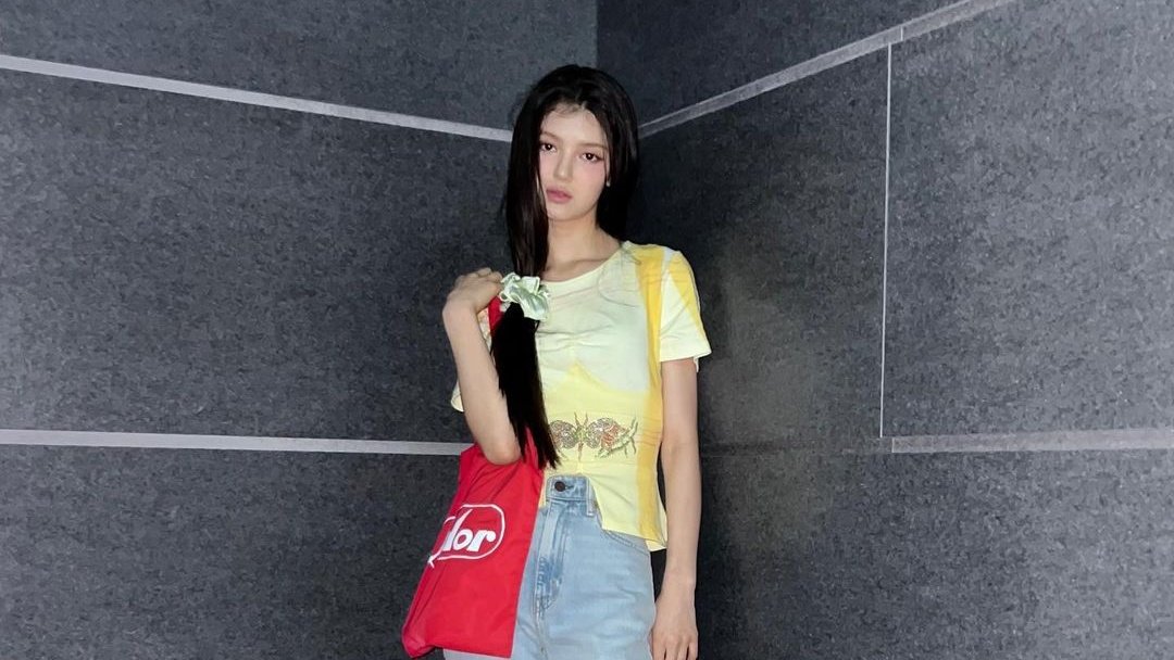 La lluvia no detiene mi espíritu radiante y optimista. Hoy salgo con mi paraguas colorido y mi sonrisa a conquistar el mundo y con un #꯴υммᥱя·ιи·ℓ᥆𝚟𝚎 en mente es como planeo hacerlo para siempre estar oyendo de mi <a href="/heidiworld13/">. ָ࣪ ⋆ 𝐻𝑒𝑖𝑑𝑖 ⋆</a> .

#Pe𝘨𝘨y as 𝙼rs. A𝕞erica.🛡️✧🍄