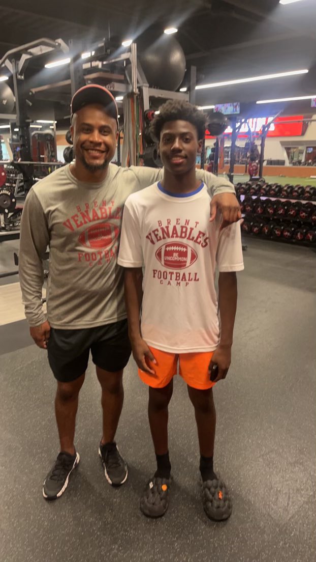 rileedrew_'s tweet photo. Rocked out at @OU_Football  camp Youngest kid out of only a few campers invited on a campus tour and to speak with @CoachVenables it’s up! @CoachXBrew @JayValai JP Losman @CoachRufus42 @CoachTedRoof @Tanner_Schafer9 @AlPopsFootball @borntocompete @najehwilk @tr3yesimmons https://t.co/eEBidfXXyS
