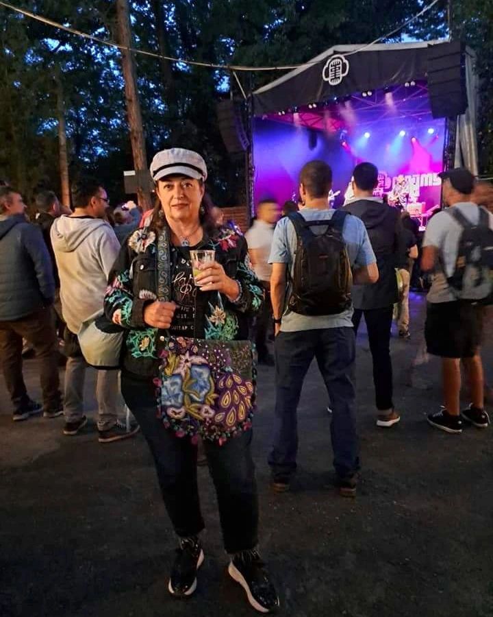 Sparkling Veneta, rocking our peacock bag and boho denim jacket while enjoying the coolest bands in the park ❤ 
I wish I was there too!
.
.
.
#bohofashionstyle #bohohippiechicstyle #bohobag #bohostyle #bohemian #bohemianhippie #bohohippiestyle #bohohippiestyle #bohofashion #…