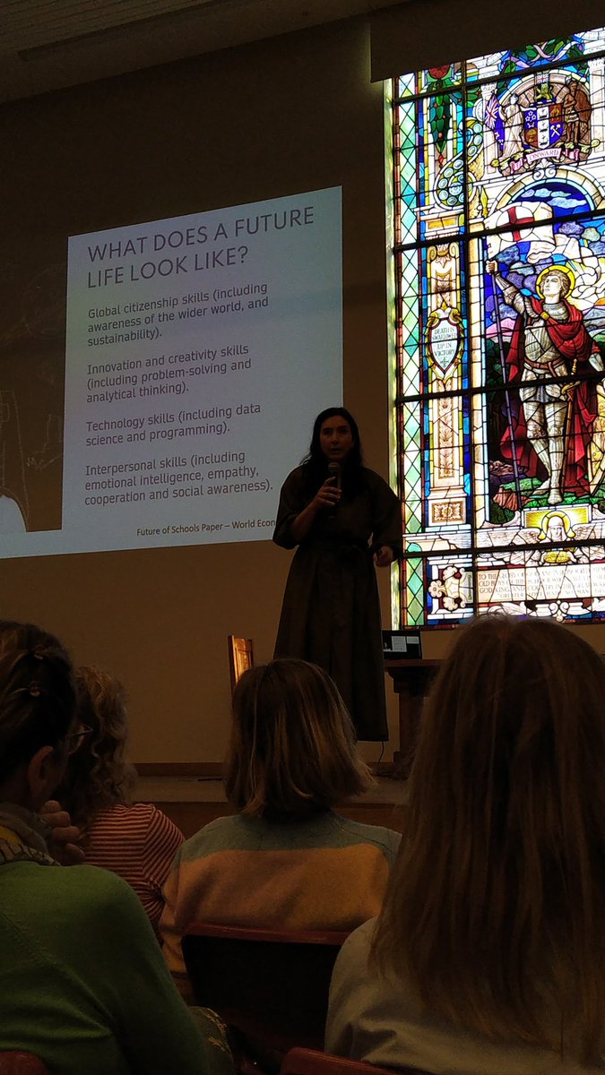 kiwiyan's tweet photo. Awesome keynote by @medickinson at #Loop conference Wellington https://t.co/GYiWLhZq7u
