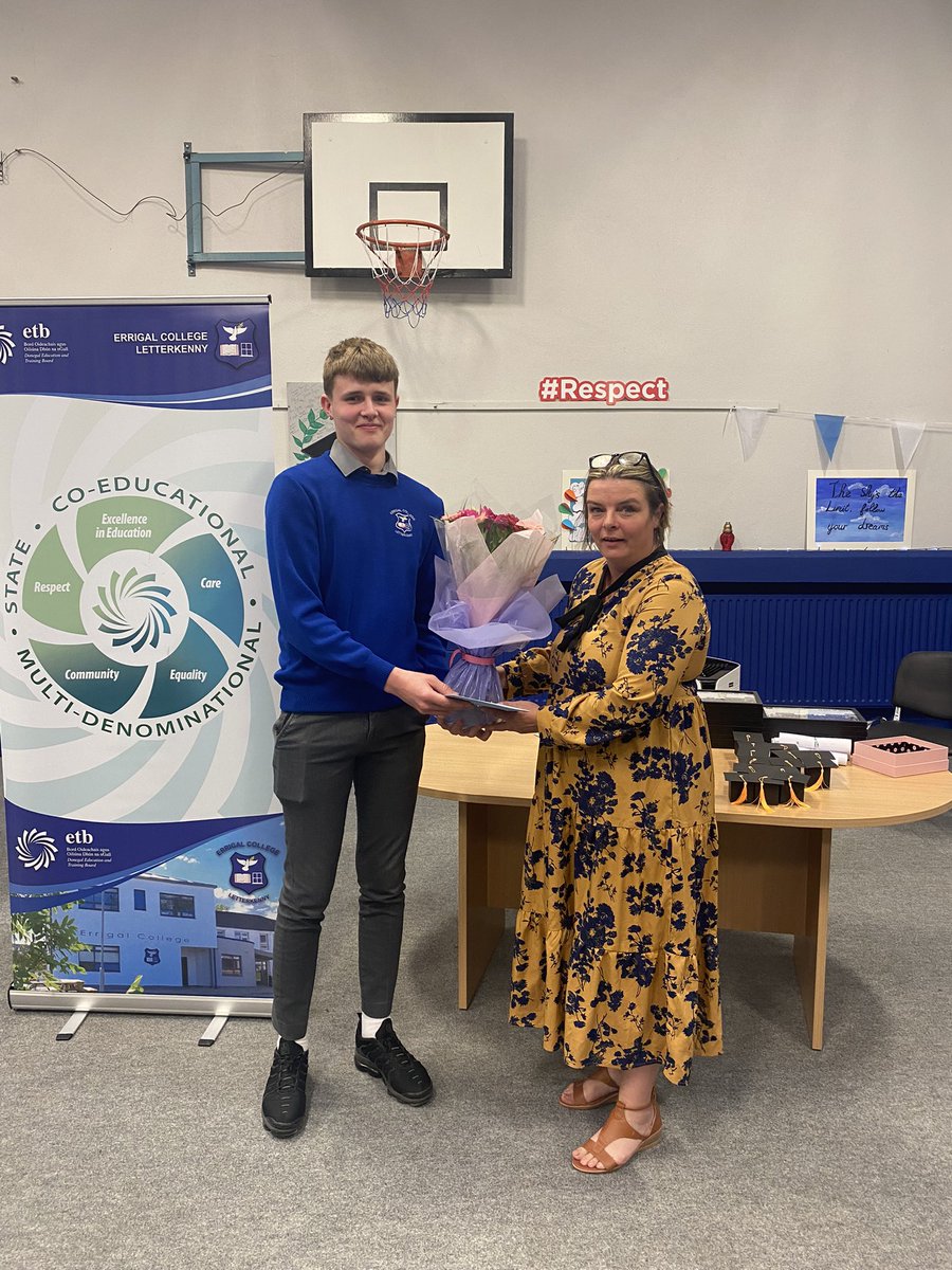 6th Year SNAs ✨

As a member of the Student Council and a Senior Prefect, Evan, was selected to make a small presentation to the 6th year SNAs 🎁 

➡️ Ms. Helen Doherty
➡️ Ms. Joan Brannigan
➡️ Mrs. Anne Long

#WeAreDonegalETB