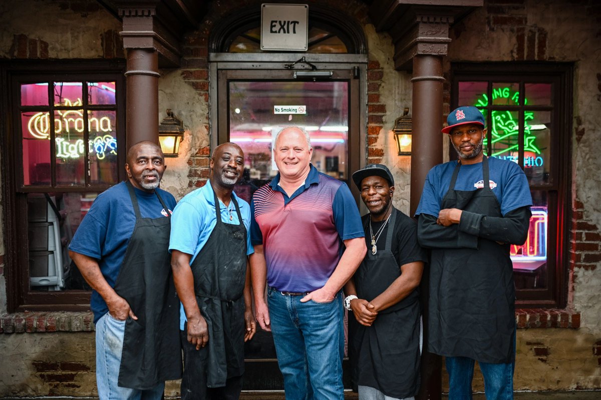 San Antonio Taco Co. means it when we say service with a smile. Our servers are always happy to see your faces when bringing out your order. Be sure to let our friendly staff know if you need any recommendations.