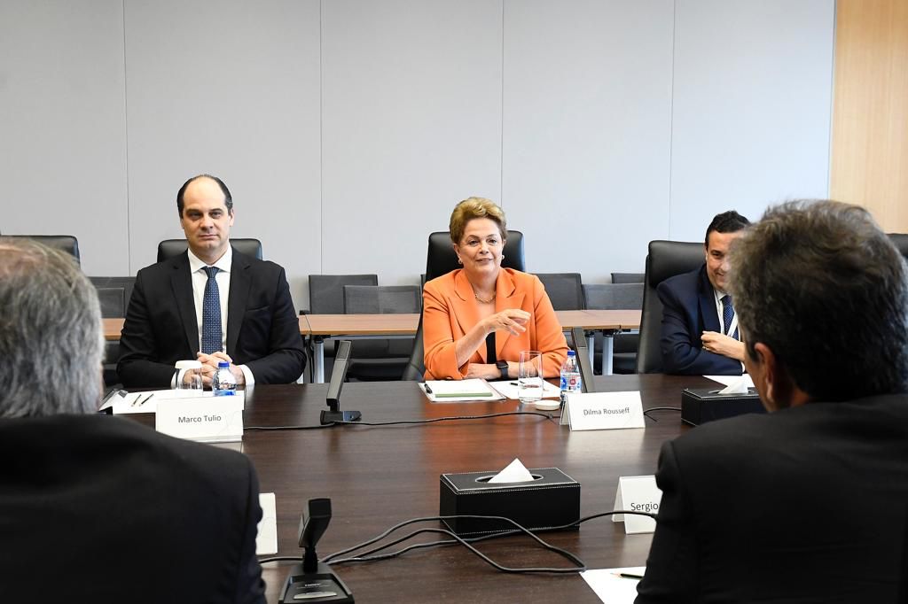 🇦🇷🇨🇳 Junto al diputado Máximo Kirchner y al presidente del <a href="/BancoCentral_AR/">BCRA</a> Miguel Pesce, nos reunimos con Dilma Rousseff, presidenta del New Development Bank, con quien avanzamos en el camino de la relación de la Argentina con el banco de los BRICS.