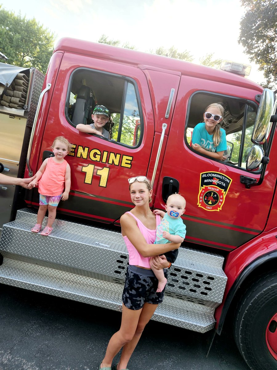 BPD_MN's tweet photo. The day you have been waiting for! National Night Out (NNO) registration is OPEN!! Register your party between now &amp; July 23 for a police or fire visit! https://t.co/FRs0ydubsr #allkindsofexcited #NNO #blockparties  #weloveourresidents
NNO: Tues, Aug. 1, visits from 6-8pm https://t.co/qnZvWyXw3v