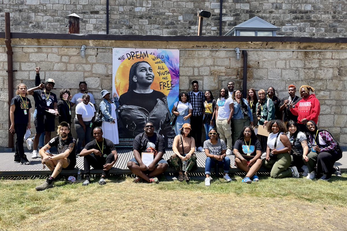 CareNotControl's tweet photo. #PerformingStatistics recently hosted youth to celebrate #FreedomConstellations. Our youth got to visit @cherrystpier to see the #NoKidsinPrison exhibition, along with @easternstate and other sites to see the stunning billboards and banners that make up this project! 🤗🥳🥳 https://t.co/uOe5atdBKn