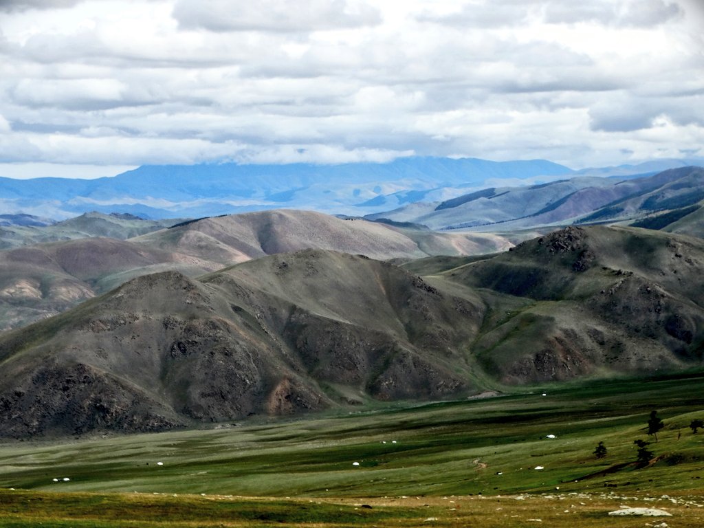Өглөөний мэнд Монгол орон. 
Та бүхэндээ энэ өдрийн хамгийн Сайхан бүхнийг хүсэн ерөөе. 
Увс аймаг. Бөхмөрөн сум. 
'Байрамын даваа'