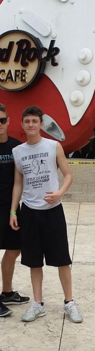 PowerThruPT's tweet photo. From starting my weight training journey at 130, to now weighing 175, I’ve made many mistakes along the way. Here’s a quick thread of 3 mistakes to avoid in order to optimize your weight gain journey. 🧵 
1/5 https://t.co/pjkyeMvK4W