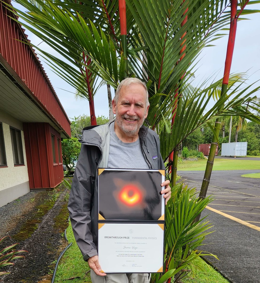 In 2020 the Breakthrough Prize in Fundamental Physics was awarded to the EHT Collaboration. Each award winner recently received a special certificate. Pictured: Retired Telescope System Specialist Jim Hoge, as well as Director Paul Ho presenting the certificate to Mark Rawlings.