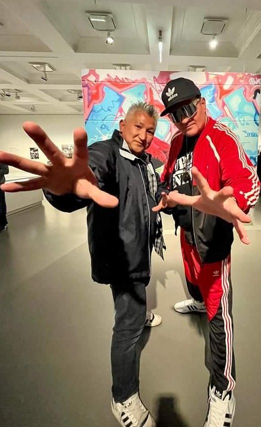 FlashmasterRay's tweet photo. Old School together again .....
#SunnyTee #FlashmasterRay #hamburghiphop #hiphophamburg #bboying #bboy #bboyworld #hamburg #hamburgcity #museum https://t.co/5KxENALUcq