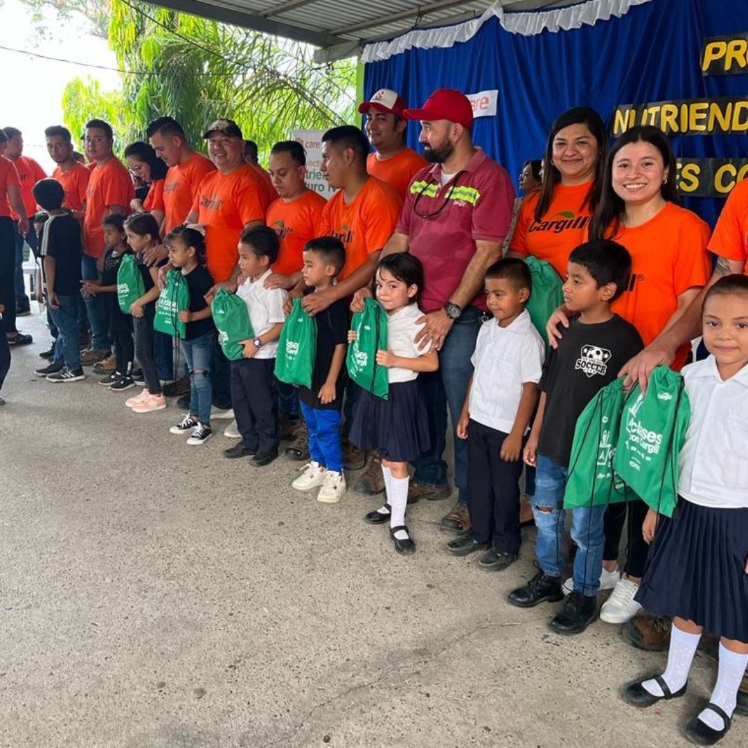 AmChamHonduras's tweet photo. #AccionesSolidarias: “A Clases con Cargill 2023”

En una alianza con CARE, cada año lectivo tanto los estudiantes como los centros educativos reciben material didáctico, pero también de higiene y salubridad que les permite fortalecer su aprendizaje y mantener la bioseguridad. https://t.co/JZs92RyOC2