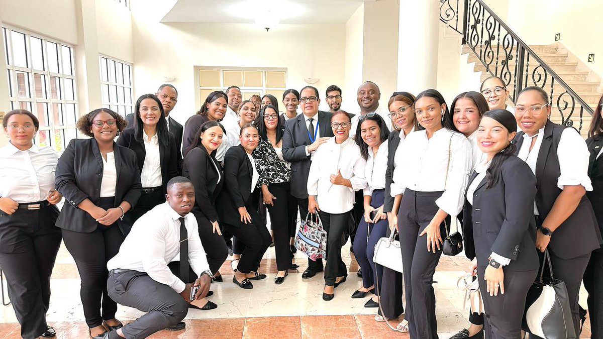 _odalisgonz's tweet photo. Visita de Estudiantes de la Escuela de Relaciones Internacionales de UNICARIBE al MIREX y el INESDYC. 
#UniCaribeRRII
#DiplomaciaProactiva -  @mberiguete @UnicaribeOnline @MIREXRD @INESDYC_RD @ElicFernandez https://t.co/wAAx6CRkYs