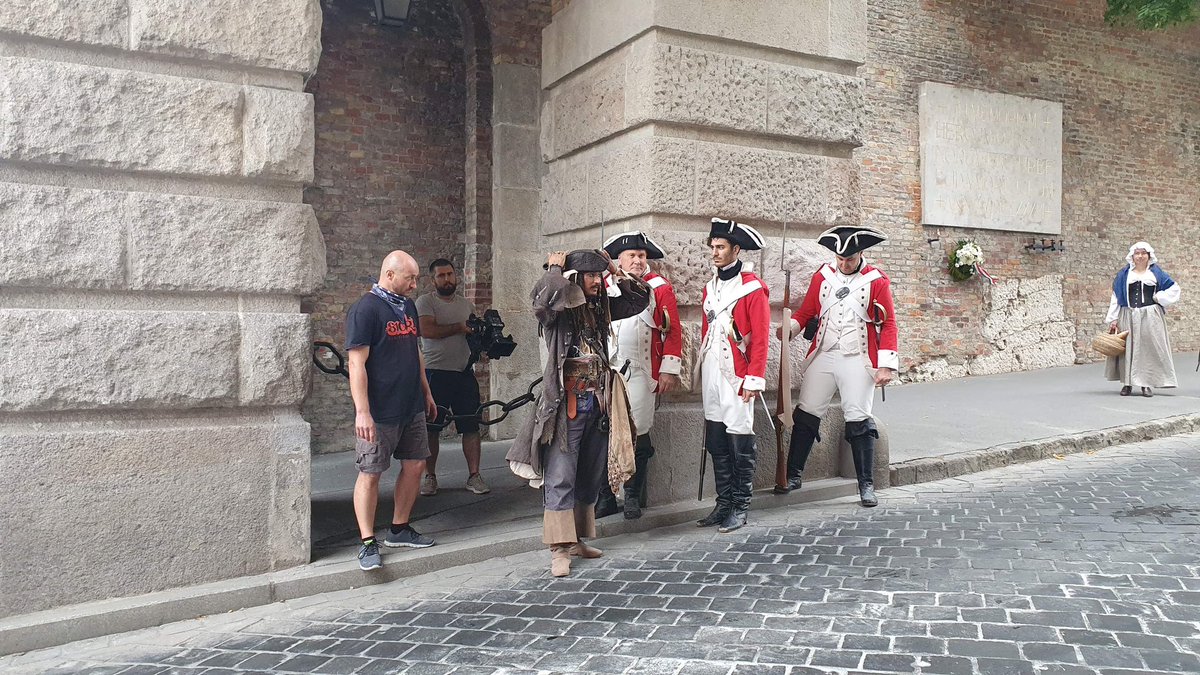 POTC_SOTL's tweet photo. Behind the scenes
#Pirates #piratesofthecaribbean #shooting #werk #secretsofthelamp #fanfilm #jacksparrow 
@BRUCKHEIMERJB @exkevinmcnally https://t.co/jVmeYeevuz