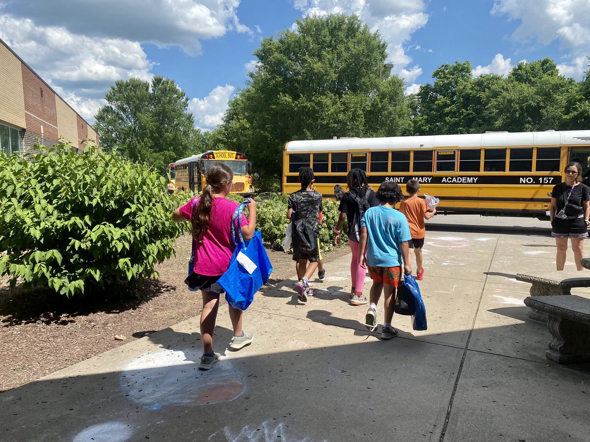 MrsJacksonAP's tweet photo. See ya later, @StopherSharks! It’s been a #dynamic year! #DynamicStopher #LastDayofSchool @JCPSKY https://t.co/TEjm49OmHa