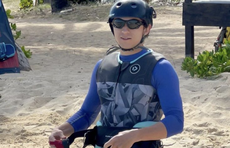 lo felicitamos por su cumpleaños y el nos da estar mas activo que nunca en sus redes, sube stories, va a entrevistas de tcr y postea una foto para nosotros ademas por favor lo que amo a este hombre♥️