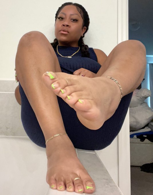 Can’t wait to see all y’all in Atlanta . #footjob #footfetish #footworship #feet #toes #soles https://t