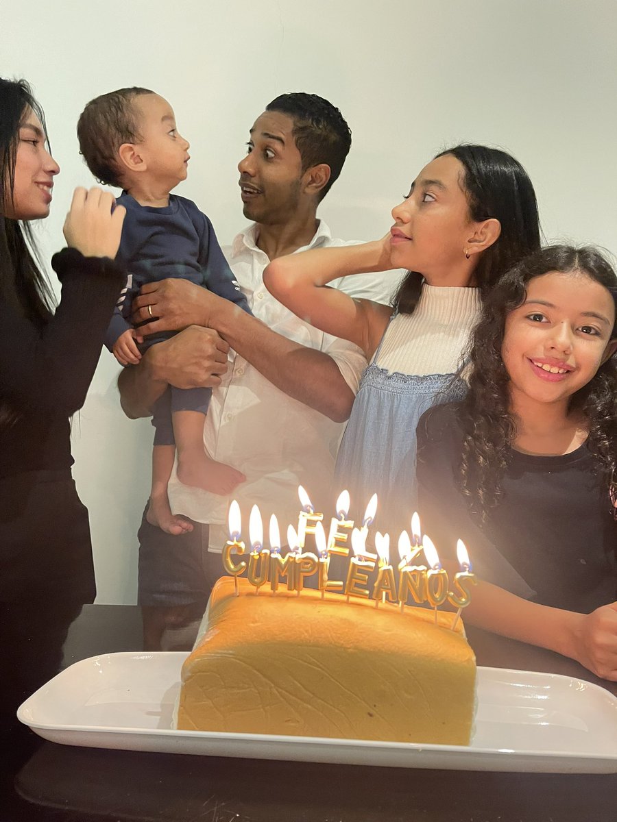 Mi mejor regalo 🎁… 🎂

La 3ra foto es 😂…