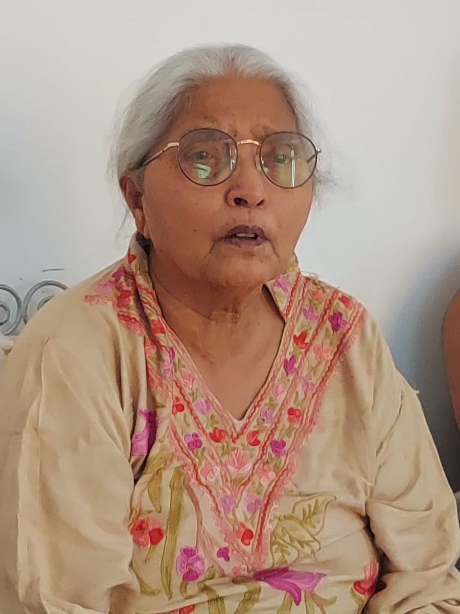 DrAndareas's tweet photo. Mother, in a calm mood. https://t.co/LFQhW6MrYp