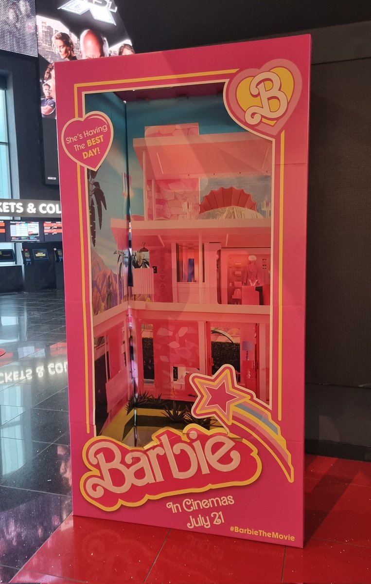 IMPORTANT: @cineworld has a Barbie box you can take pictures in 😭