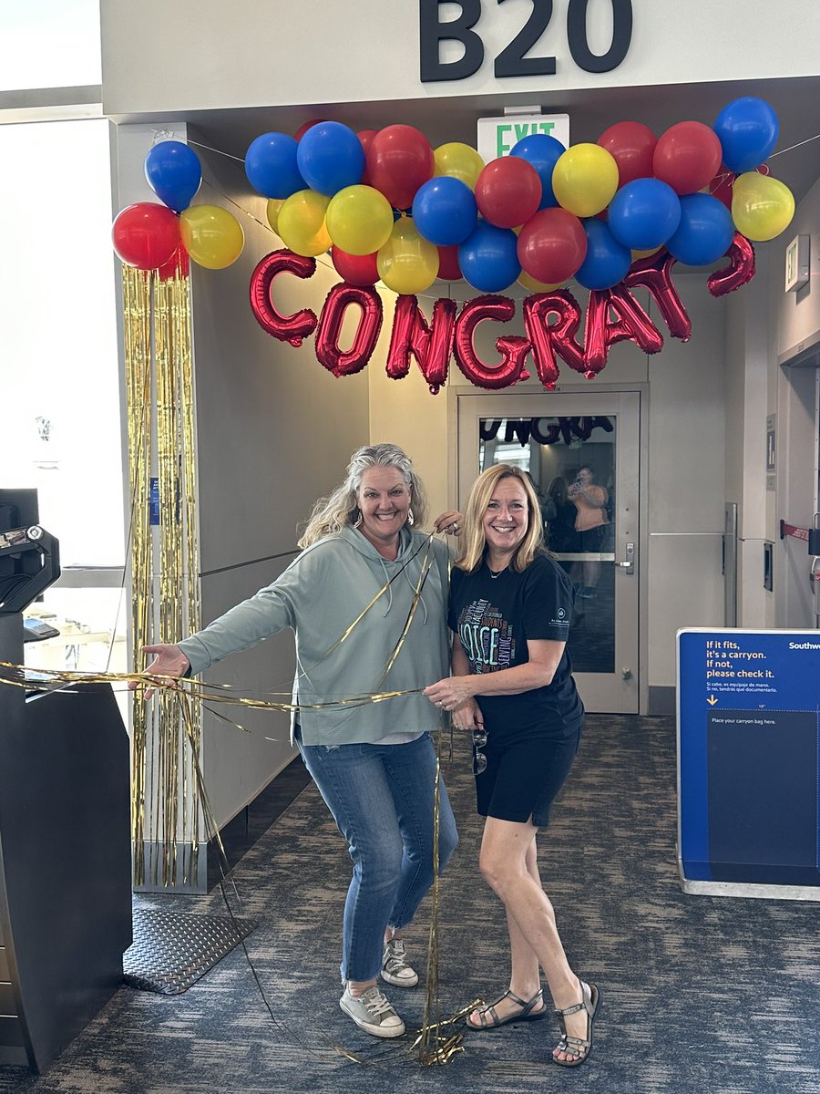 Conveniently, Southwest Airlines was set up to celebrate @GinniMay and Carrie Roberson’s service on the @ASCCCNews Executive Committee as we were leaving Sacramento today 🤣