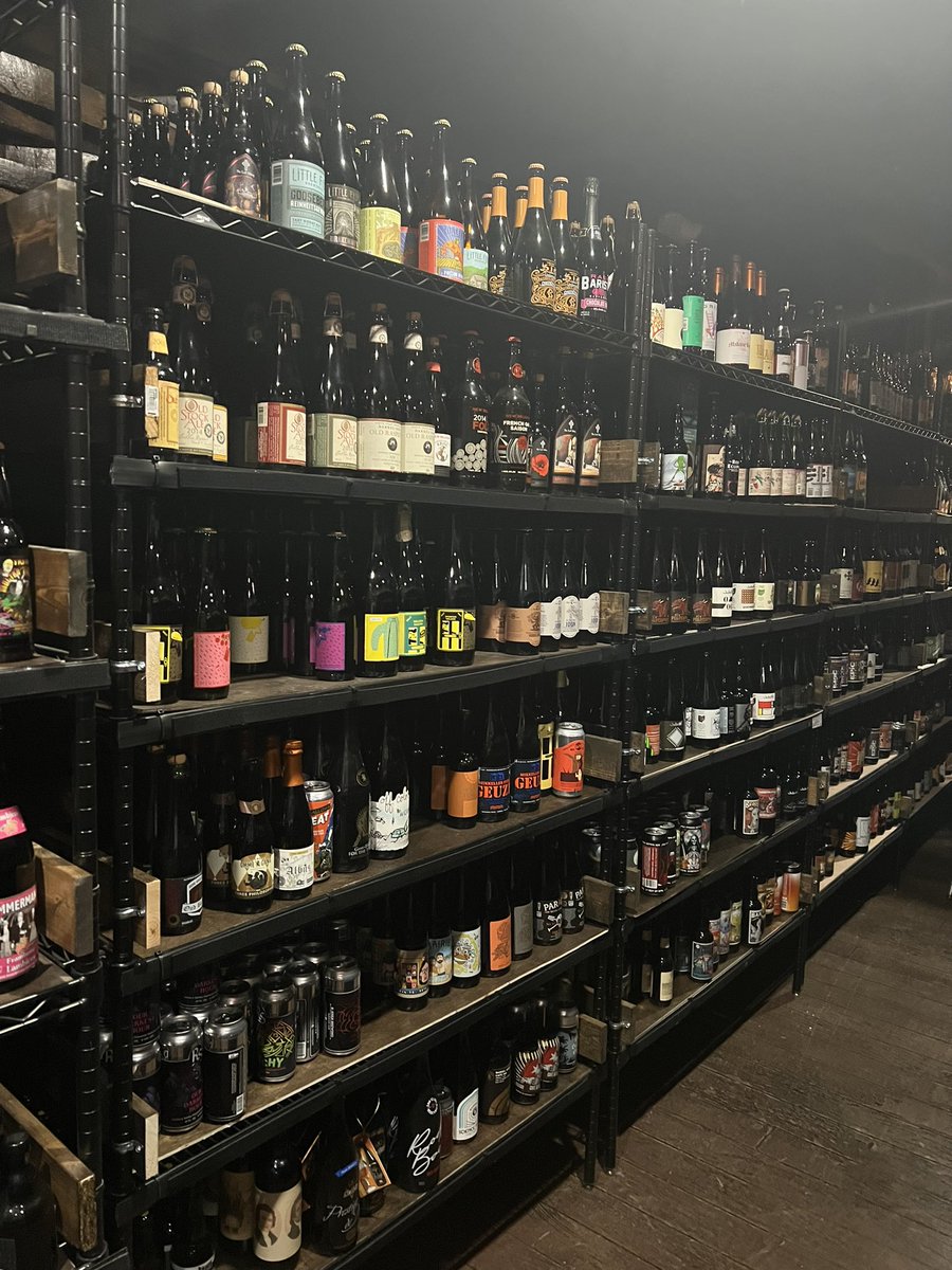 🍻 🍻BEER ME🍻 🍻

We’ve got you covered for the weekend with our huge selection of beers available for purchase ONLINE ONLY! 

lizardville.net/to-go-beer-sto…

🍺 Order today, pick up next business day 
🍺 All orders can be picked up from the Bedford Hts Lizardville 

#beerstore