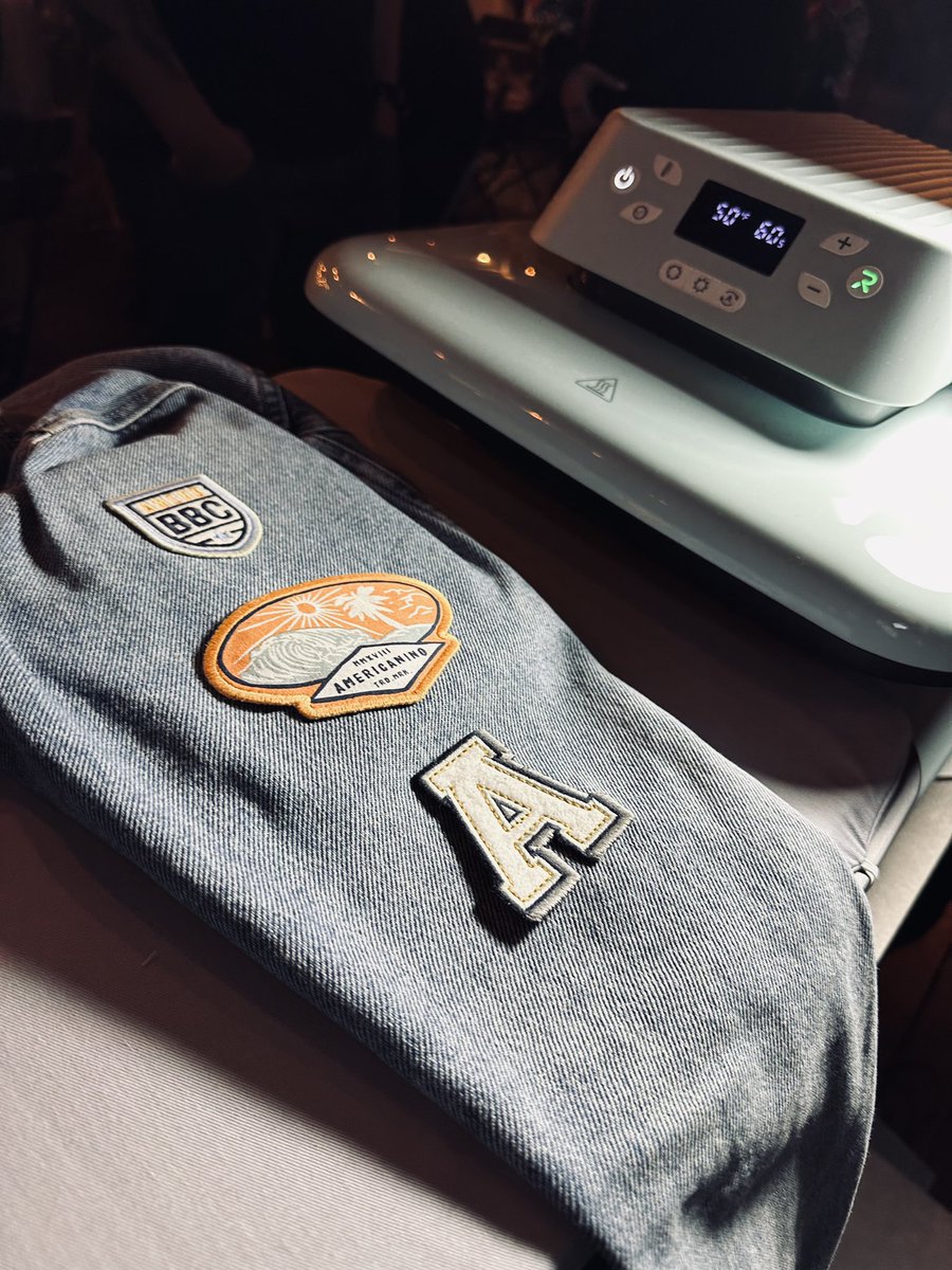 ultravioleta_co's tweet photo. BBC Cervecería y Americanino, se unen e invitan a tomarse la moda en un ambiente descomplicado y con muy buena compañía 🍺👖
#beer #ropa #cerveza #ideas #moda #denim #bbc #marketing #publicidad #ultravioleta #brands #experience #americanino @BBCcerveceria https://t.co/LKoTWiUQZv