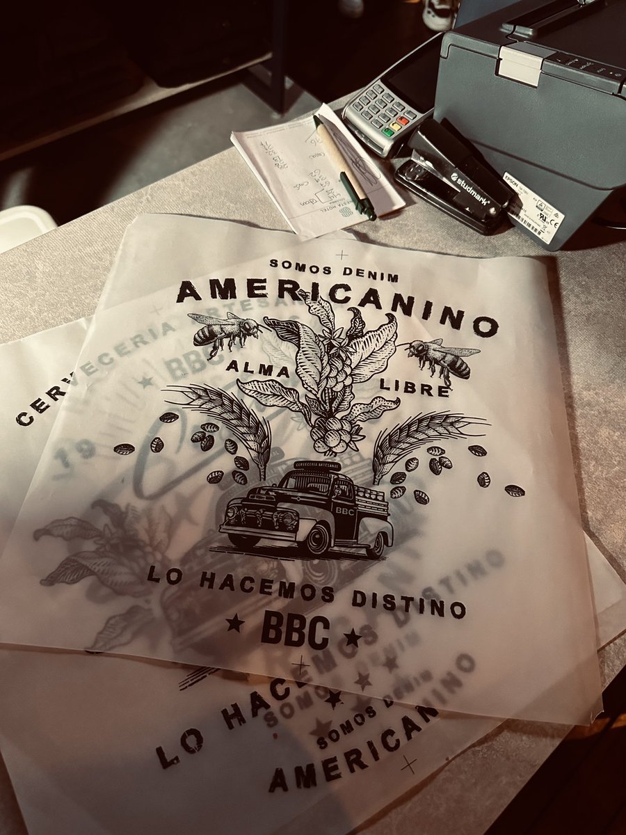 ultravioleta_co's tweet photo. BBC Cervecería y Americanino, se unen e invitan a tomarse la moda en un ambiente descomplicado y con muy buena compañía 🍺👖
#beer #ropa #cerveza #ideas #moda #denim #bbc #marketing #publicidad #ultravioleta #brands #experience #americanino @BBCcerveceria https://t.co/LKoTWiUQZv