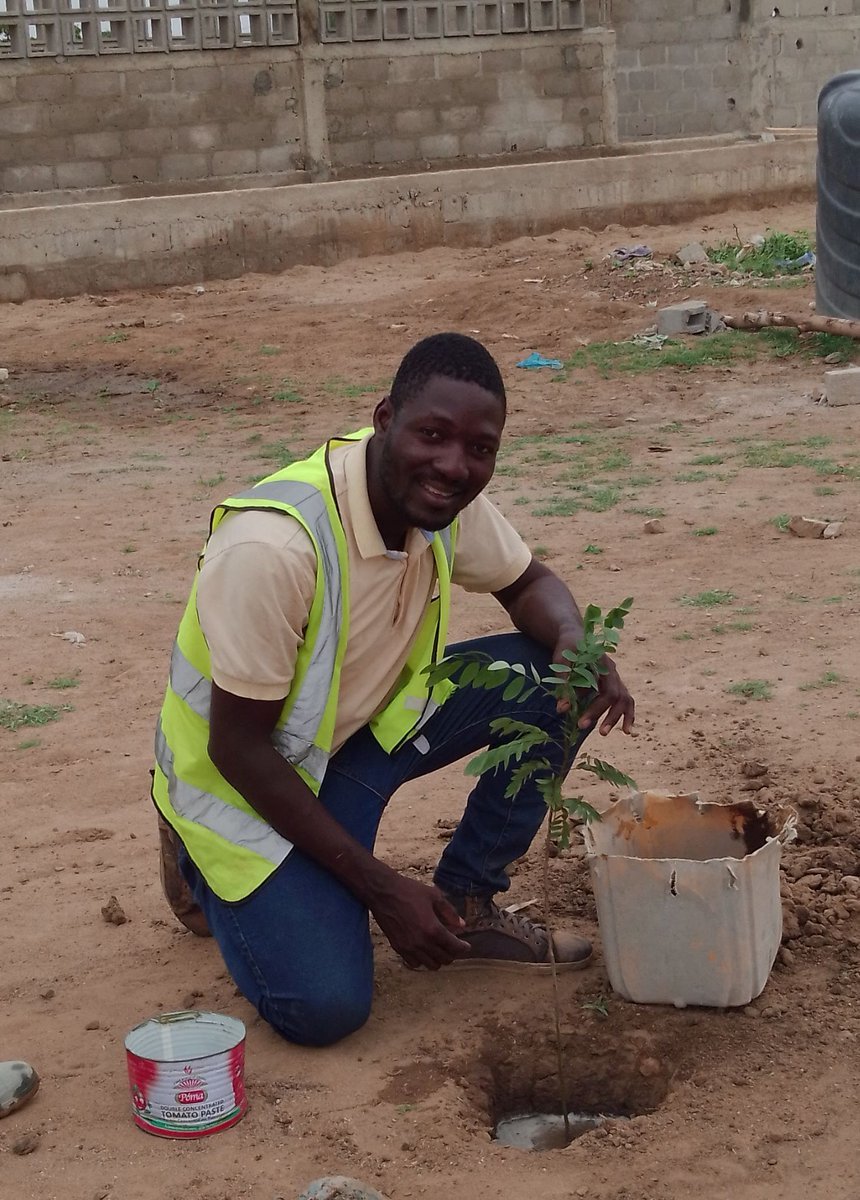 MBalagou's tweet photo. Qui plante #arbre,  contribue énormément à la lutte contre le #ChangementClimatique.
J'ai participé aux activités de reboisement dans les localités de KORENZOAGA et KPLABIAGA dans  la Préfecture de Cinkansé. Planter + protèger + suivre = Non au #CC.
#ANADEB, #COSO, #CRCC, #GIZ https://t.co/SCRbwcNK8I