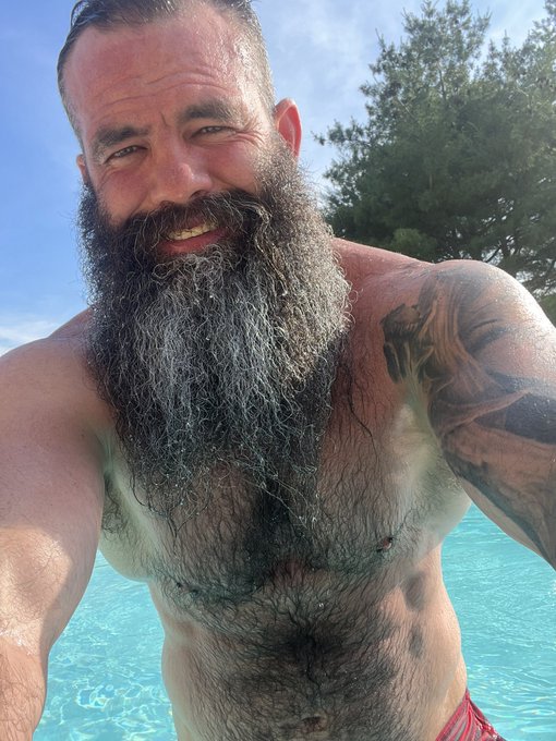 Pool time again!! https://t.co/Vkuo4fHhgo