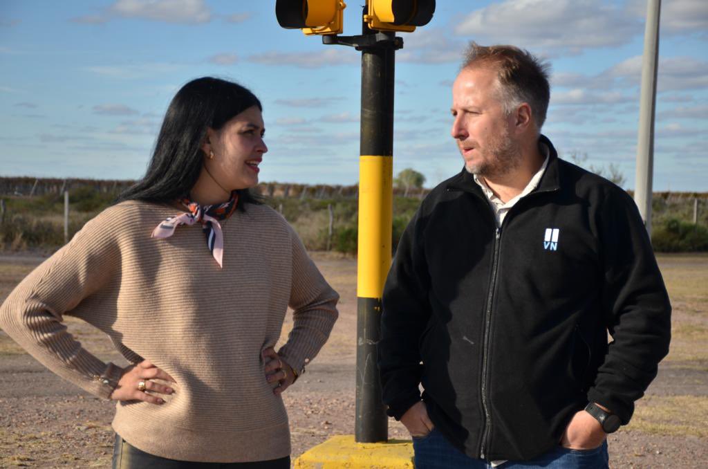 MFlorDestefanis's tweet photo. Junto al Gerente de Vialidad Nacional @fedestiz y el Ing. Amstutz    recorrimos la 2da etapa de la renovada ruta p. 50,  desde Villa Cabecera hasta 12 de Octubre y muy pronto comenzamos el tercer tramo hasta calle Vega, en 25 de Mayo. 

Estamos juntos #transformandoSantaRosa https://t.co/9BztYQpEsh