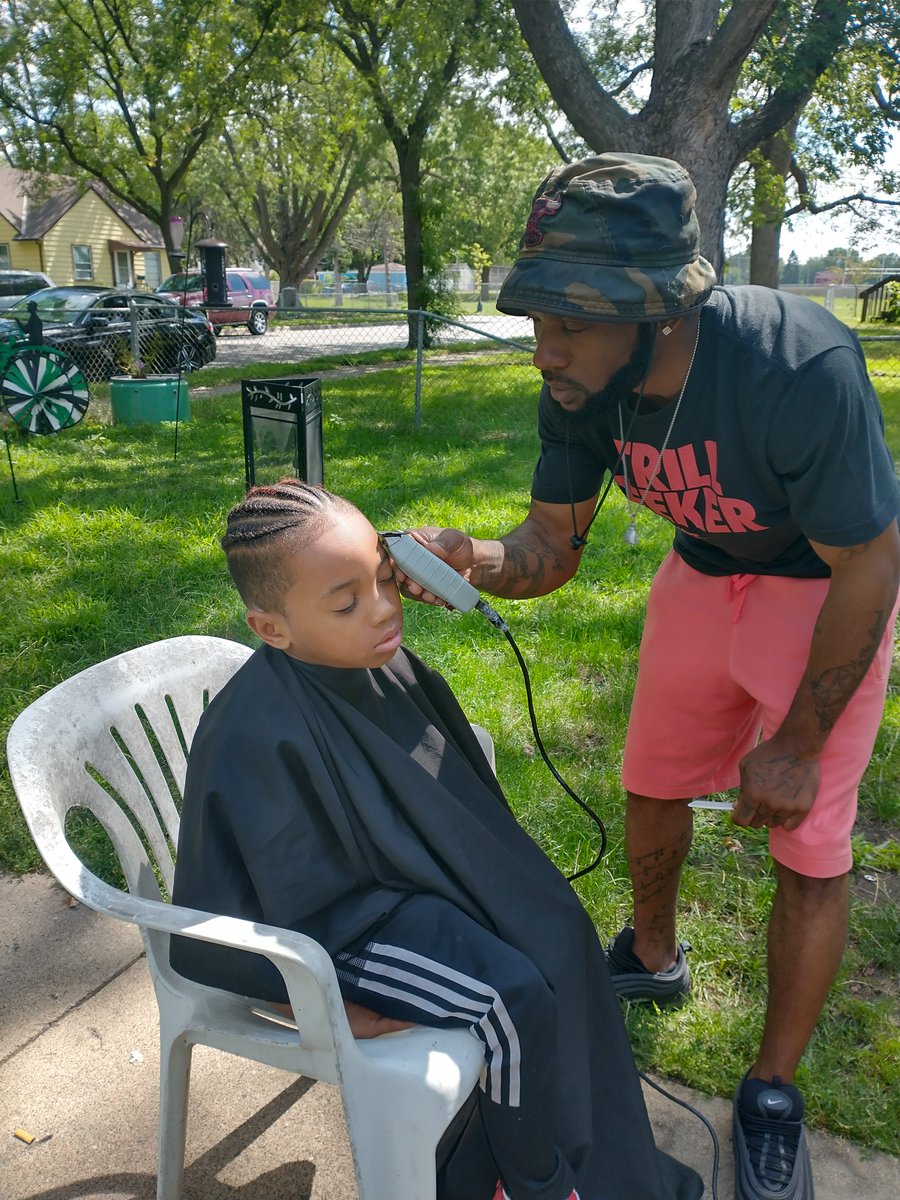 IamFloaty's tweet image. If not on the 👷🏾‍♂️🥜🍫clock, or 
🎤🎧recording.. I'm on the 🚘pull up..💪🏾💈

#active #mrinternational #statetostate #everywherebutnowhere