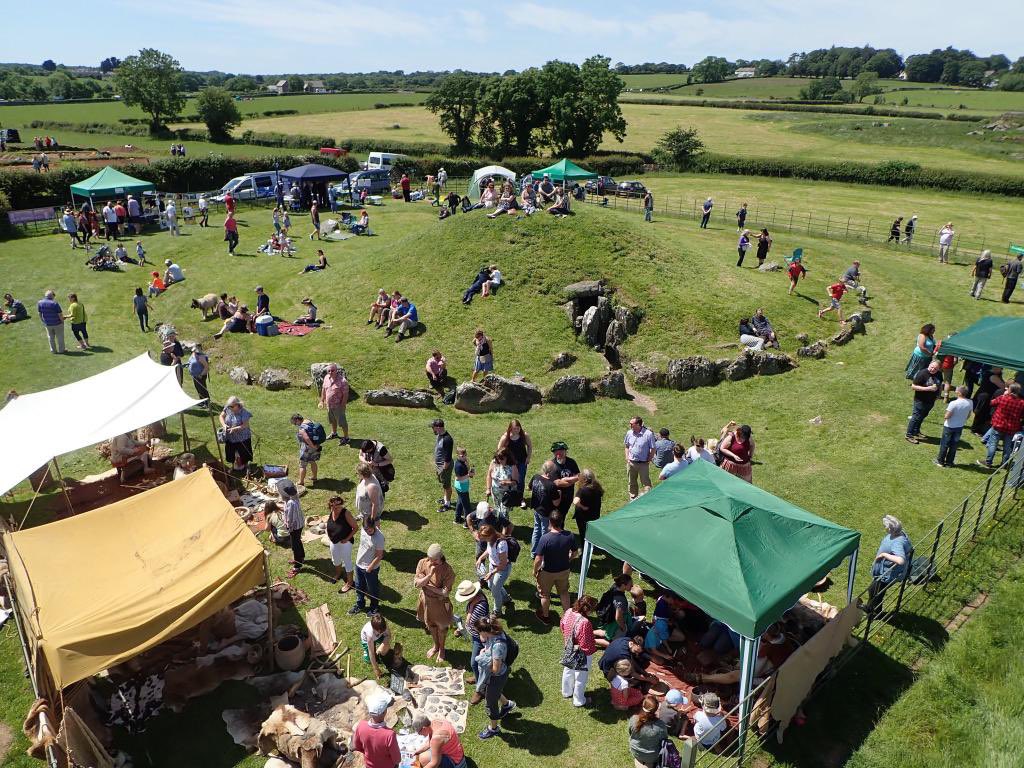 Bryn Celli Ddu Ancient Archaeology Alive - 17 of June 11-4pm - discover prehistoric crafts including pots & basket techniques, natural dyes and ochre, & find out about the colourful geology of Anglesey 🌀 cadw.gov.wales/neolithic-livi…
#BrynCelliDdu @cadwwales