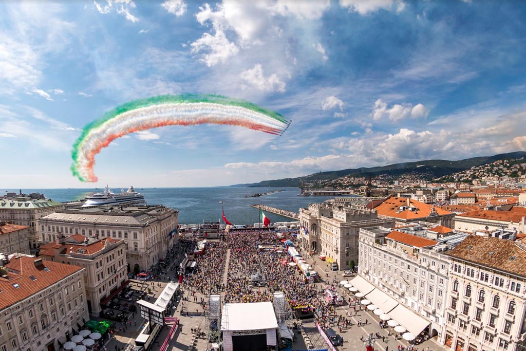 Buona #FestadellaRepubblica 💚🤍❤️da Trieste con un ricordo di un passaggio delle @FrecceTricolori 🥰

#2giugno #DiscoverTrieste #FVGlive