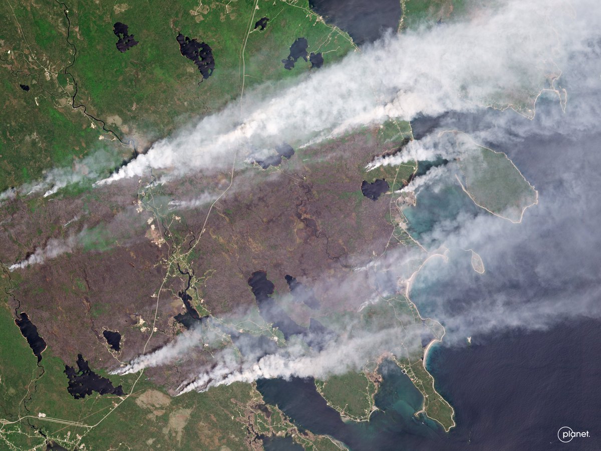 planet's tweet photo. These before/after images of Shelburne County show the result of one of the largest fires in Nova Scotia's history. Official accounts report more than 17,000 hectares burned, roughly 3x the size of Manhattan.

📸 (1): PlanetScope • 5/31/23
📸 (2): PlanetScope • 5/27/23 https://t.co/CXKttVdFxz