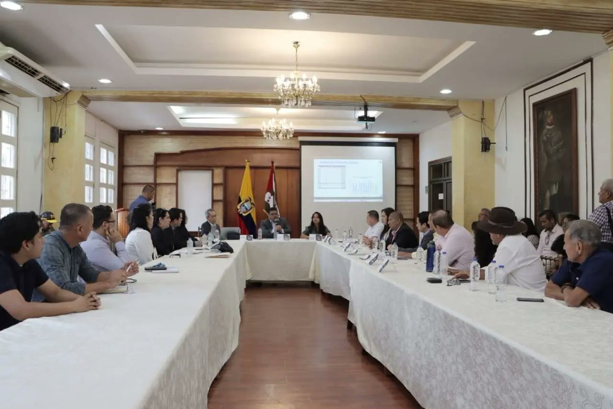 GoberManabi's tweet photo. 📌 Boletín de Prensa |  BUSCAN ESTABLECER UNA TARIFA EQUITATIVA POR EL CONSUMO DE AGUA DEL ACUEDUCTO

Link ➡️ https://t.co/cySrIsTPJ0

@Hernan0722 https://t.co/kke5RqWSF6