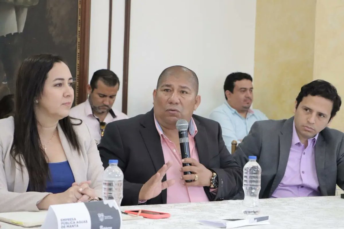 GoberManabi's tweet photo. 📌 Boletín de Prensa |  BUSCAN ESTABLECER UNA TARIFA EQUITATIVA POR EL CONSUMO DE AGUA DEL ACUEDUCTO

Link ➡️ https://t.co/cySrIsTPJ0

@Hernan0722 https://t.co/kke5RqWSF6