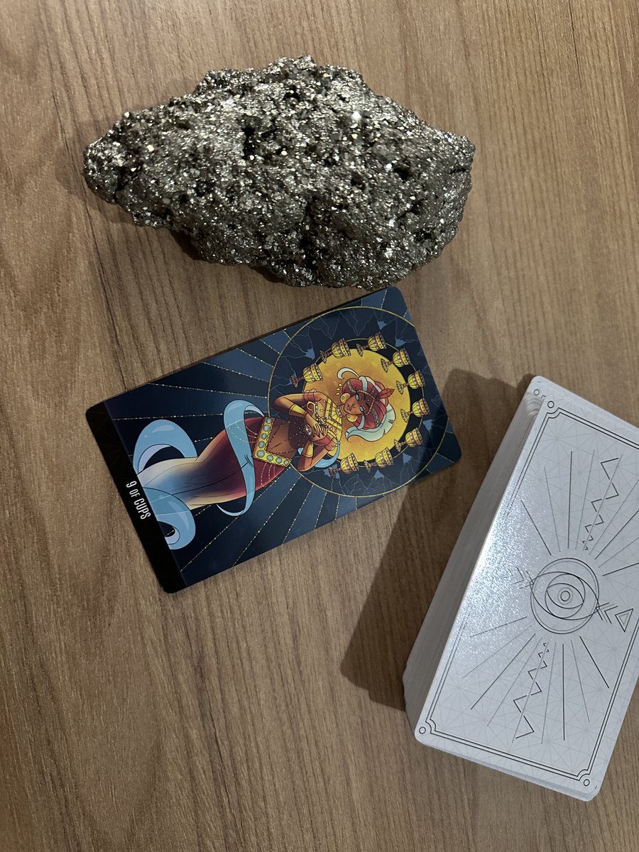 bruxocris's tweet photo. JUN para Touro 

Mes do taurino ter seus  seus Desejos Realizados, energia do mes extremamente positiva. Esse mes voce pode esperar uma fase de grande satisfação, alegria e realização em diferentes áreas da sua vida.

No amor, relacionamentos existentes podem atingir um ponto alto de harmonia, felicidade e conexão emocional. Melhoria na conexão e boas surpresas. Se você está solteiro, este é um momento propício para conhecer alguém especial que possa trazer grande alegria e satisfação para a sua vida amorosa. De dar valor a quem te valoriza touro. 

Na carreira e finanças, essa carta indica sucesso e conquistas significativas. Você pode alcançar metas importantes, desde que confie em si e se dedique de forma organizada. A energia e de receber reconhecimento pelo seu trabalho árduo e desfrutar de uma sensação de realização profissional. No aspecto financeiro, você pode ter estabilidade e desfrutar de uma situação financeira mais confortável. Controle a mao. 

O tema do mes e a felicidade e contentamento. É um momento para celebrar as realizações, gratidão pelas bênçãos recebidas e aproveitar os frutos do seu trabalho árduo. lutou e conquistou! No entanto, lembre-se de manter um equilíbrio e não se deixar levar pelos excessos. Aproveite essa fase positiva com gratidão principalmente em conexão espiritual e continue buscando o crescimento. 

Me siga: https://t.co/1UYliEPdrt